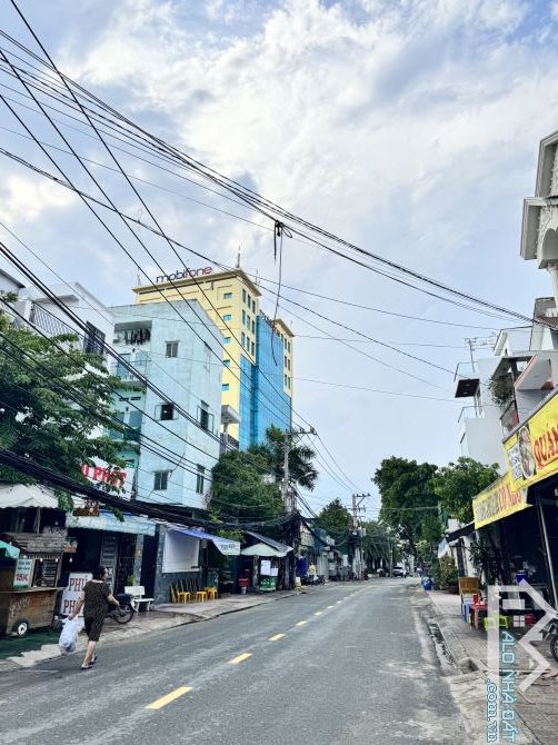 BÁN ĐẤT MẶT TIỀN KD P. HIỆP PHÚ GẦN GA METRO, DT 5.3X22 122M2, KHÔNG QUY HOẠCH