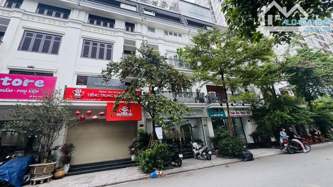 NGUYỄN TUÂN PHÂN LÔ LIỀN KỀ - VỈA HÈ Ô TÔ DỪNG ĐỖ 3 LÀN XE TRÁNH - ĐANG CHO THUÊ VĂN PHÒNG