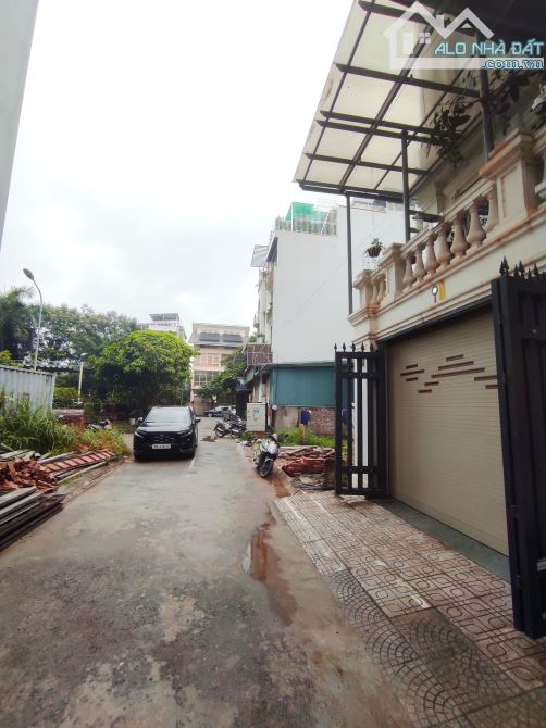 BÁN NHÀ KHU ĐẤU GIÁ TỨ HIỆP . GẦN TECCO . CÔNG AN HUYỆN. DT 95M . NHÀ 6 TẦNG. MT 5 M