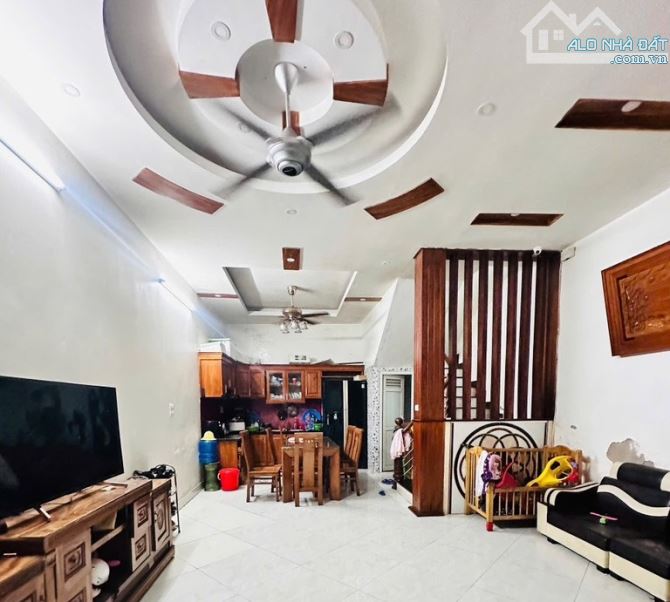 🏡Nhà SIÊU ĐẸP, 46m2, MẶT TIỀN RỘNG, TT Cầu Giấy, gần đường Ô TÔ, NHỈNH 11 Tỷ