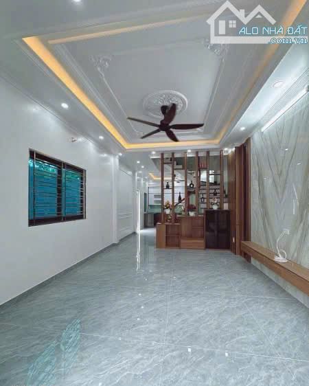 45m ô tô đỗ cực gần 4 tỷ hơn Tả Thanh Oai Nhà cực đẹp 4 ngủ hai thoáng