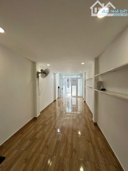 Nhà Cho Thuê Nguyên Căn Hẻm Xe Hơi Quận 3