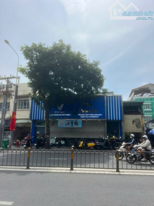 Bán nhà mặt tiền đường Nguyễn Văn Luông phường 12 quận 6. DT 16x26m - CN 421m2 giá 130 tỷ