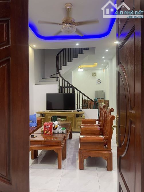 Cần bán gấp nhà TT Phùng, Đan Phượng, DT 40m2, 4 tầng ô tô đỗ gần