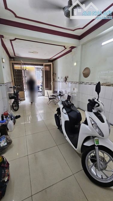 Q8 NGUYỄN THỊ TẦN 54M2 3 TẦNG HẺM 4M THÔNG RA DƯƠNG BÁ TRẠC GẦN Q1 6.xT