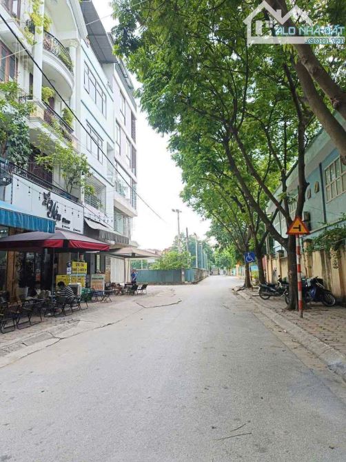NHÀ PHÂN LÔ- SỔ VUÔNG ĐẸP- VỈA HÈ ĐÁ BÓNG- KINH DOANH ĐA DẠNG- THANG MÁY- OTO DỪNG ĐỖ