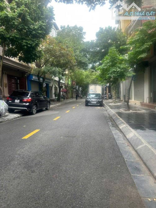 Bán nhà phân lô KĐT Dịch Vọng: DT 105M2, MT 6m, Xây 5 tầng, Đương 10m, Gía 46 Tỷ TL