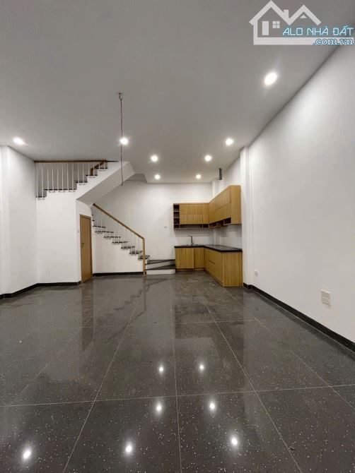 LAI XÁ :NHÀ 4T - MT 4,5M - 3 THOÁNG - MẶT PHỐ LAI XÁ - KD ĐỈNH