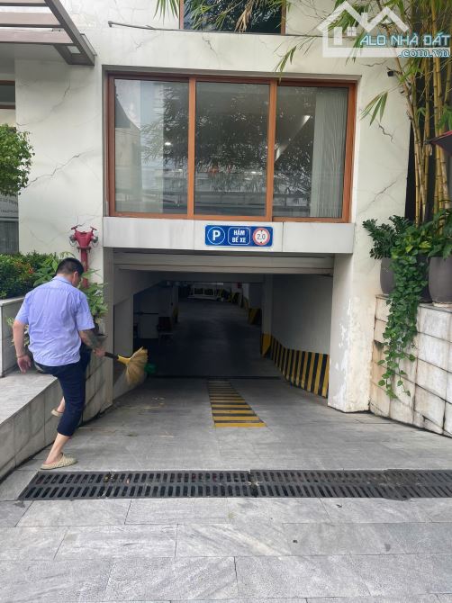 Bán tòa nhà Nguyễn Thiện Thuật - Lê Quang Định. DT: 29m x 36m, hầm 8 tầng rao 900 triệu