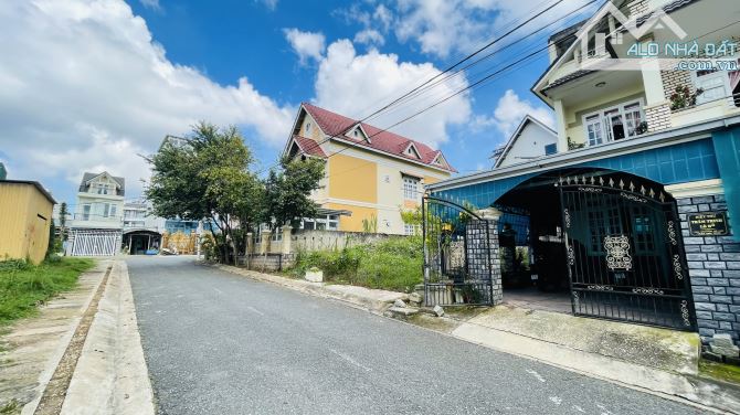 Nhà Mặt Tiền Trần Anh Tông, Đà Lạt, cách Hồ Xuân Hương 1km, đường bằng phẳng