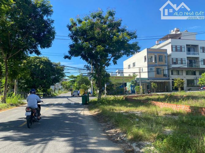 Cần bán Lô góc đường Nguyễn Xiển và Nguyễn Đình Trân