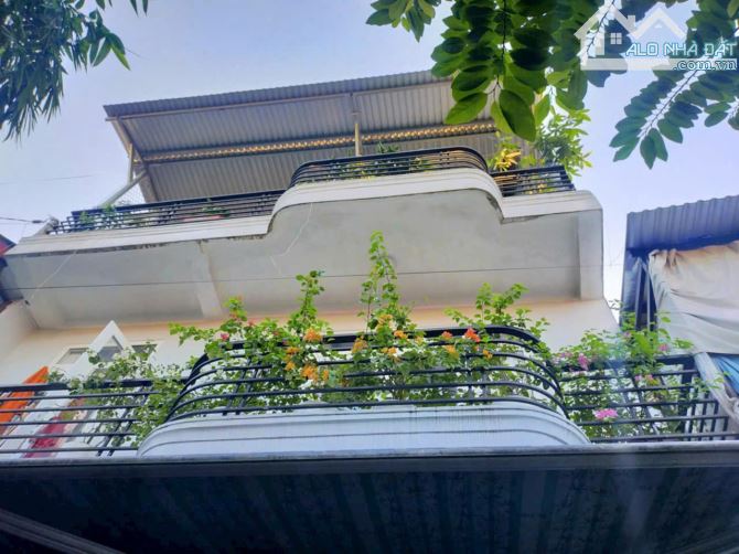 CHO THUÊ NHÀ 3 TẦNG KIỆT OTO NGUYỄN DU, TP HUẾ