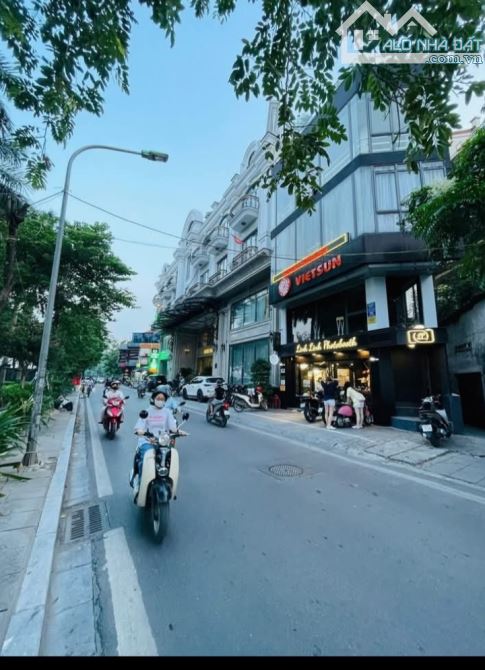 Cần bán nhà mặt ngõ căn góc Trích Sài 5tầng.