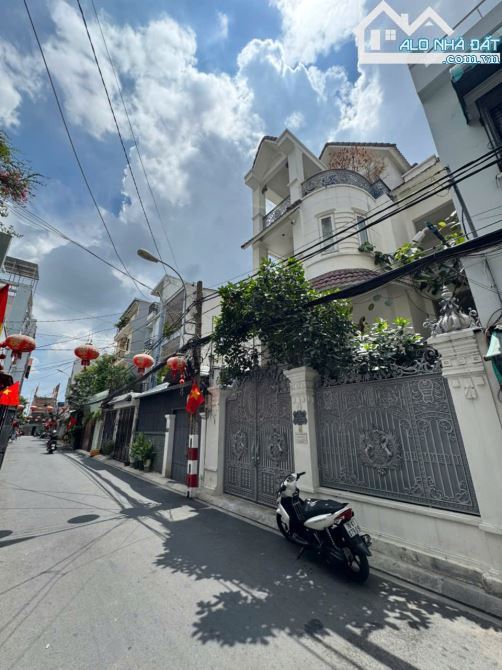 Bán nhà hẻm nhựa Hoàng Hoa Thám Tân Bình, DT 7x20m, biệt thự 4 tầng, giá 23 tỷ