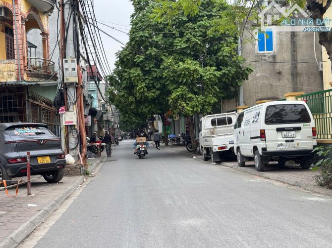 Cần bán 120m2 nhà 4 tầng mặt phố Cửu Việt 1, Gia Lâm. Vị trí đẹp, dòng tiền ổn định 27tr/t