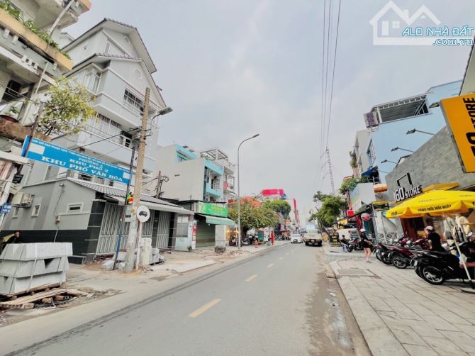 BÁN NHÀ BIỆT THỰ QUẬN PHÚ NHUẬN, TRUNG TÂM TPHCM. 12x20 260m2 3 TẦNG 8PN, GIÁ 37.X TỶ