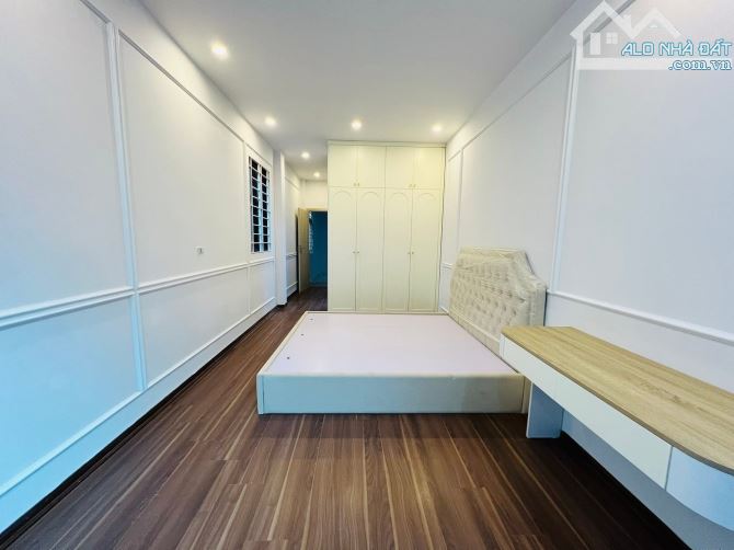 Bán nhà đẹp lô góc Văn Quán,ngõ 3 gác,30m ra ô tô tặng nội thất