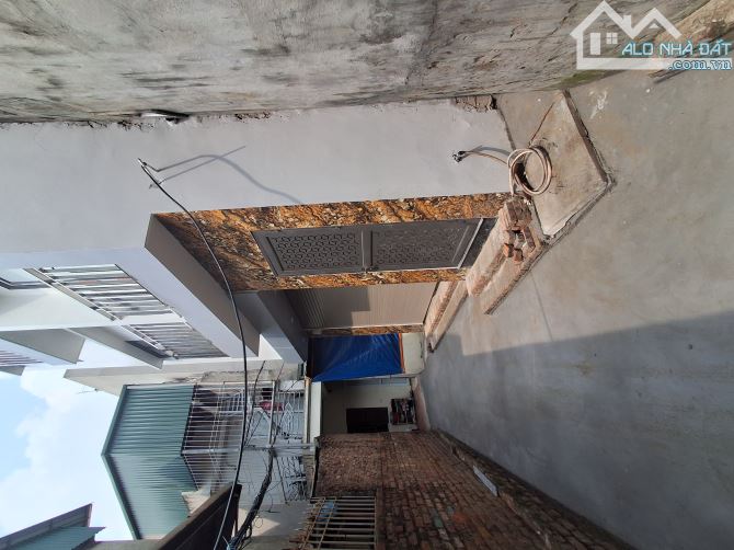 Bán nhà Nguyễn Khoái 30m², MT 4m, 5 tầng mới đẹp, ngõ thông 2 đầu, gần ô tô, tiện ích đủ