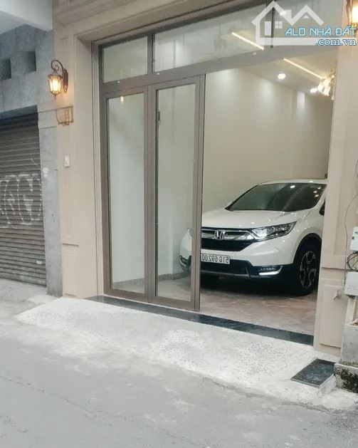 NHÀ MẶT TIỀN KINH DOANH HUYỀN QUANG, Q1: 3 Tầng, Ngang 4M, Full Nội Thất CC, Chỉ 18,5 Tỷ!
