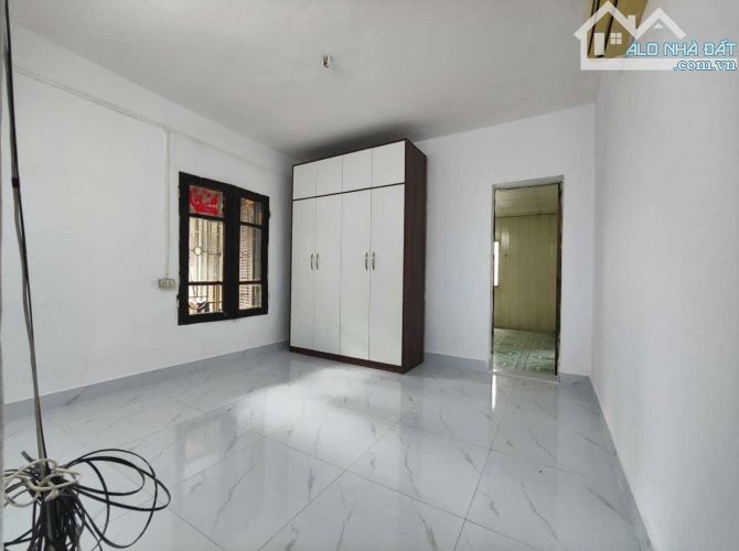 📢 CHO THUÊ CĂN HỘ TẬP THỂ TẦNG 2 – PHỐ HÀO NAM, ĐỐNG ĐA – 85m² – 2PN – 8 TRIỆU/THÁNG