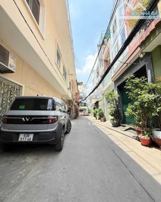 Bán Nhà Hẻm Xe Hơi Thành Thái, Quận 10: 52M², 3 Tầng, Đã QH Mở Rộng, Chỉ $8.6 Tỷ!