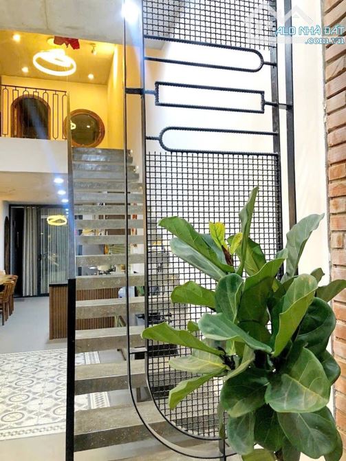 SIÊU PHẨM 2 TẦNG THIẾT KẾ HIỆN ĐẠI – KIỆT Ô TÔ – VÀI BƯỚC RA BIỂN MỸ KHÊ