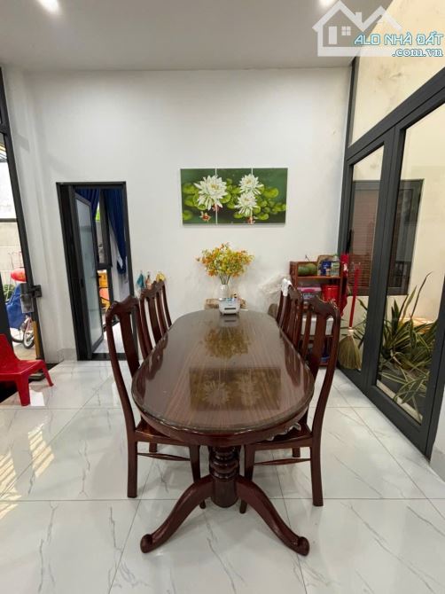 Bán nhà biệt thự ven sông Hòa Xuân. 3 tầng. 200m2. Giá 13,3 tỹ.