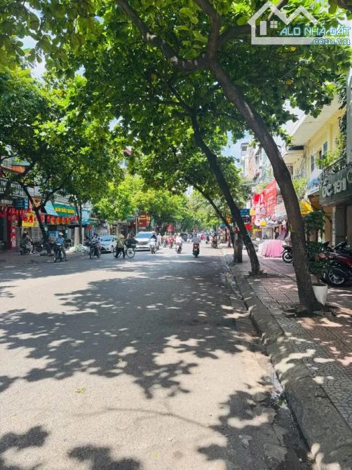 Siêu Phẩm Mặt Phố Ngọc Lâm, Long Biên, 60m², Vỉa hè, Kinh doanh sầm uất, Chỉ 20 Tỷ