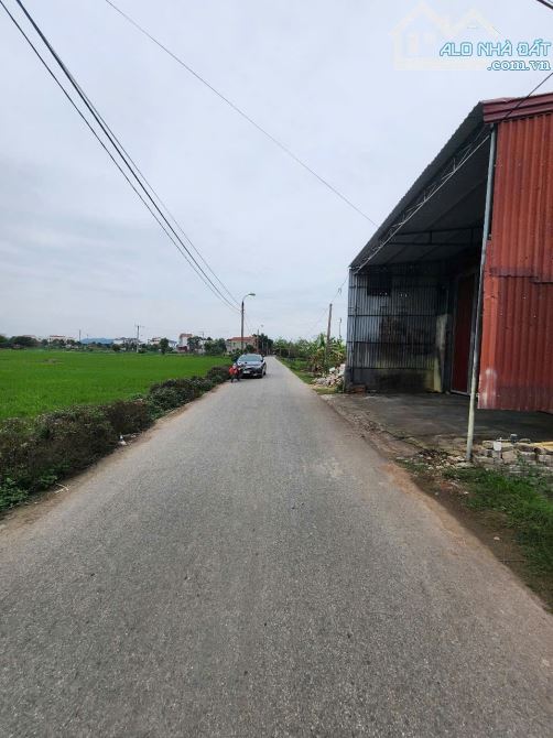 Bán lô đất giãn dân cũ Ngọc Đôi .P Kim Chân dt 180m2 mt 8.2m hướg giá 3.7 tỷ