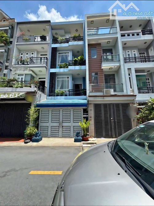 Nhà đẹp Gò Vấp-Đường nhựa 9M-Khu phân lô-Phạm Văn Chiêu-P14-72m2-4x18-4tầng-4PN,5WC