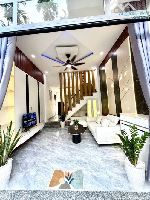 Nhà 2 mặt kiệt oto Tôn Đản , kiệt bên hông đậu 3 chiếc oto vô tư - Chỉ 3 Tỷ x
