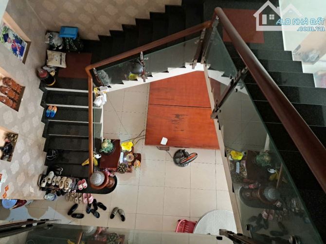 CĂN NHÀ KHỦNG 10x20 ĐẮC ĐỊA KẾ BÊN ĐƯỜNG NGUYỄN AN NINH, NHÀ PHỐ DĨ AN, ĐÃ GIẢM 1 TỶ