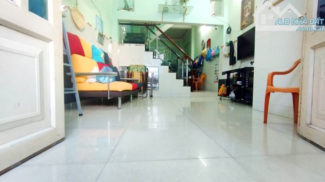 Bán nhà đường Lương Văn Can Quận 8 - 51m2 (3.5 x 13m) nở hậu 6m - chỉ 3 tỷ 45