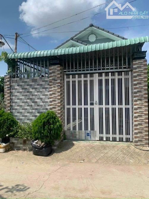 Ngộp ! Bán gấp căn nhà ở gần bệnh viện đa khoa Xuyên Á , Củ Chi 98m2 SHR giá chỉ 820tr
