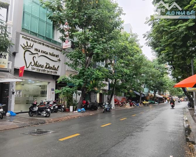 Bán CHDV Q3: Mặt Tiền Đỗ Thị Lời, DT 140m², Thang Máy, Doanh Thu 1.5 Tỷ/Năm, Giá 41 Tỷ!