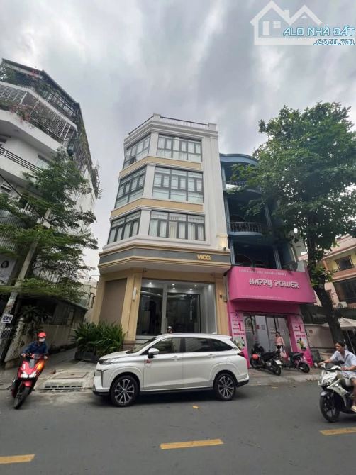 Góc 2 MT đường Trần Khắc Chân, Phường Tân Định, Quận 1
