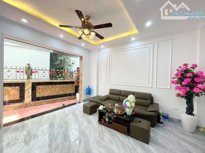 BÁN NHÀ PHÁO ĐÀI LÁNG, ĐỐNG ĐA, 35M2, 5 TẦNG, THANG MÁY, GIÁ 8.85 tỷ