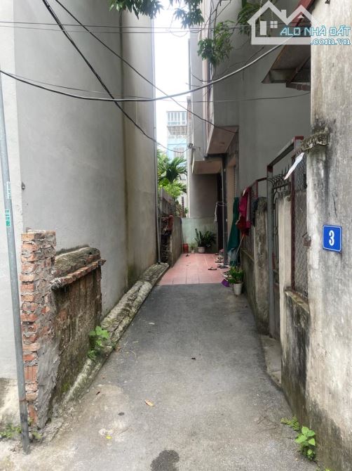 Sát Đại Học Quốc Gia Gần Ngã 4 Hoà Lạc Đại Lộ Thăng Long DT:105m Hai Thoáng view Hồ