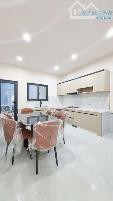 NHÀ ĐẸP 3 TẦNG HXH TẠ QUANG BỬU CHỈ 9.79 TỶ
