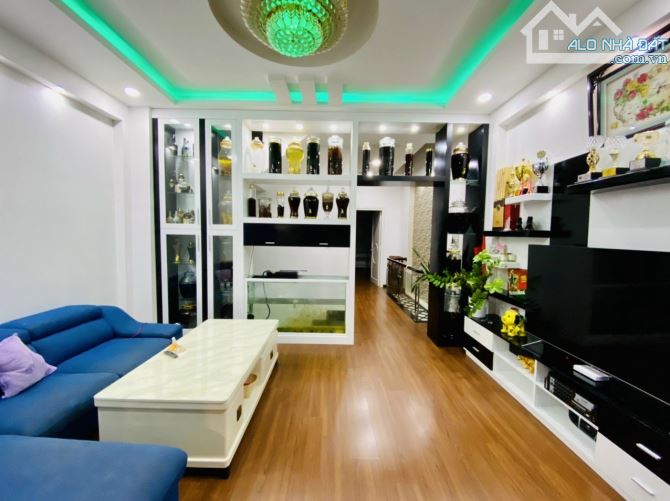 Bán Nhà 1 Trệt 3 Lầu Hẻm Oto Phan Chu Trinh 73M2 (5x14.9) - Giá: 8.2Tỷ