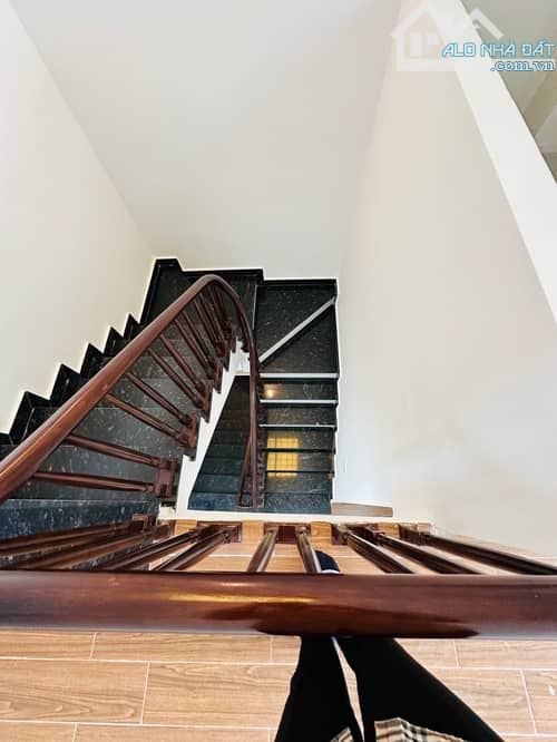 Bán nhà Xuân La, Tây Hồ, 50m2, 5 tầng, giá 13.9 tỷ
