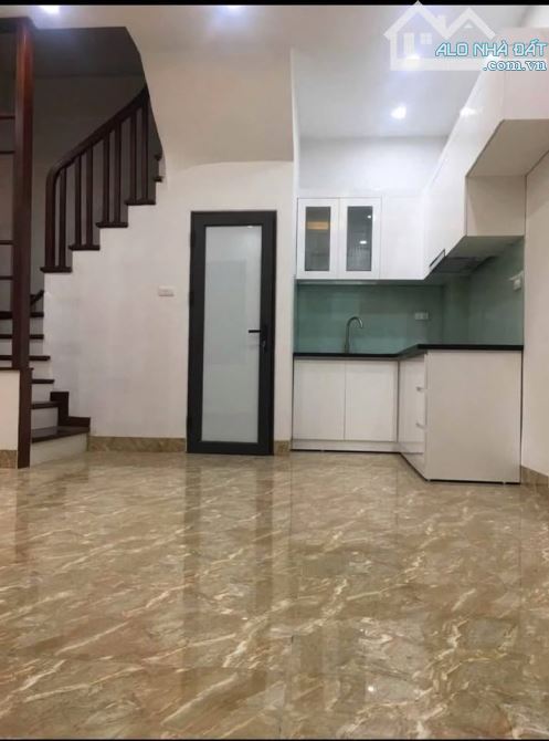 Nhà đẹp ở ngay khu VIP trung tâm Bồ Đề 40m2 x 4 tầng