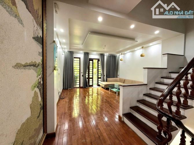 Bán nhà phố Xã Đàn 52m2 xây 5 tầng mặt tiền 6.8m Gara ô tô nhỉnh 18 tỷ trung tâm Đống Đa