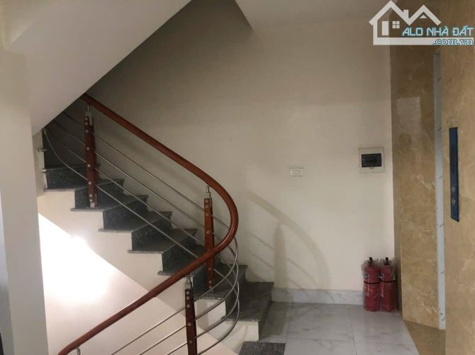 Tòa Nhà Văn Phòng 90m 8 Tầng MT 6.8m THANG MÁY Giá 23.2 Tỷ Ô Tô Tránh Vỉa Hè