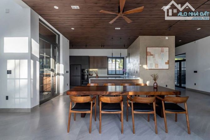 SIÊU PHẨM BIỆT THỰ ĐẸP MT NGUYỄN VĂN HƯỞNG, THẢO ĐIỀN 15 X 26M HẦM 3 TẦNG, CHỈ 71 TỶ TL