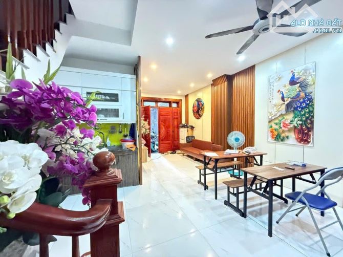 LÔ GÓC PHỐ LÊ ĐỨC THỌ TỪ LIÊM 40m 9 TỶ 5 TẦNG MT3.8m NHÀ MỚI ĐẸP NỞ HẬU TÀI LỘC