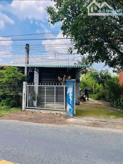 Cô Tư Bán Gấp Đất 306m² Tặng Nhà C4 Mặt Tiền Đường Nhựa,Giá 830 Triệu, SHR
