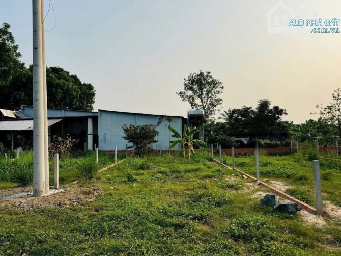 BÁN NHANH 2Tỉ Đất Nguyễn Hữu Trí sau lưng UBND TT Tân Túc BÌNH CHÁNH 95m2