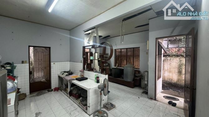 Bán nhà Mặt tiền Nguyễn Duy Cung - ngay Phan Huy Ích, 12x32m, Cấp 4 - tiện xây, 31,5 tỷ,