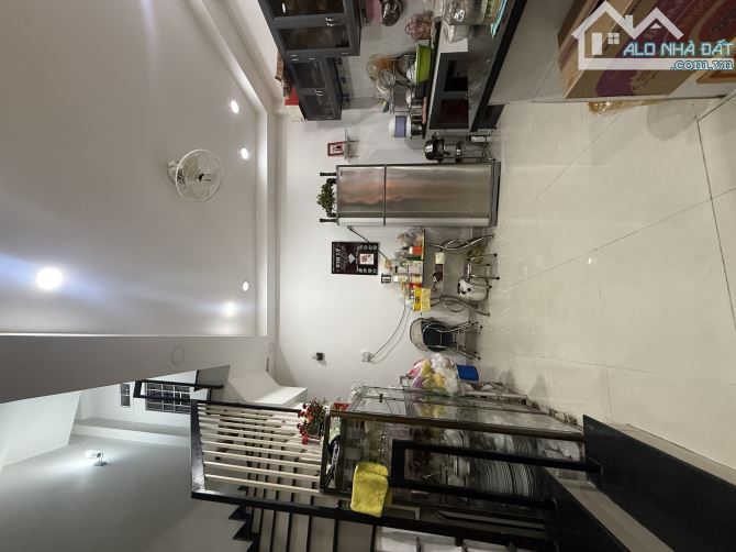 NHỈNH 5 TỶ GẦN LÊ ĐẠI HÀNH QUẬN 11 45M2 4 TẦNG MỚI ĐẸP, CÁCH HXH 30M.